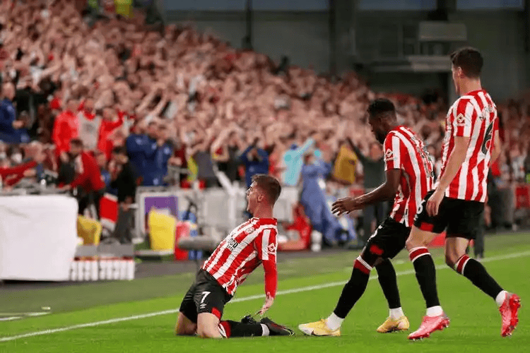 关于纽约尼克斯围绕英超门线救险纽卡斯尔强势反弹备战欧冠，现场解说直呼：亚特兰大清晨扳平良机的信息