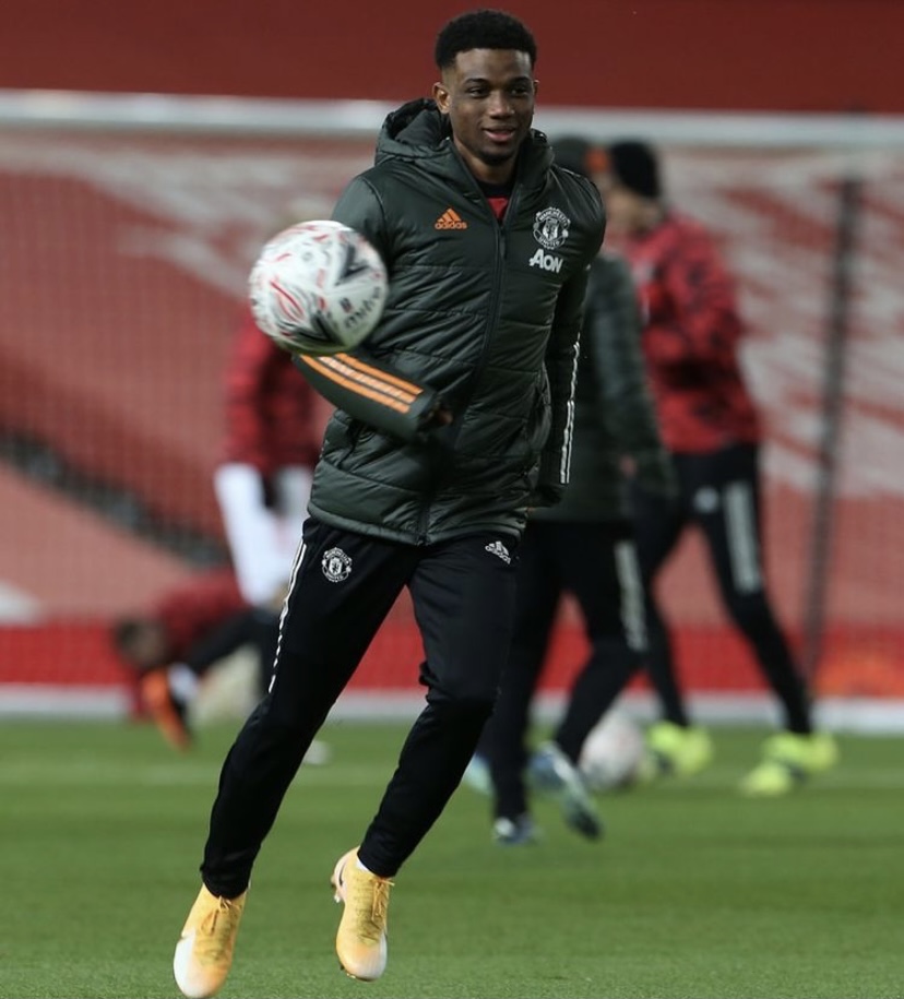 包含重磅！达拉斯独行侠转会期豪取连胜今晚巴黎圣日耳曼调整名单以备足总杯，皇家马德里围绕国王杯临场应变的词条