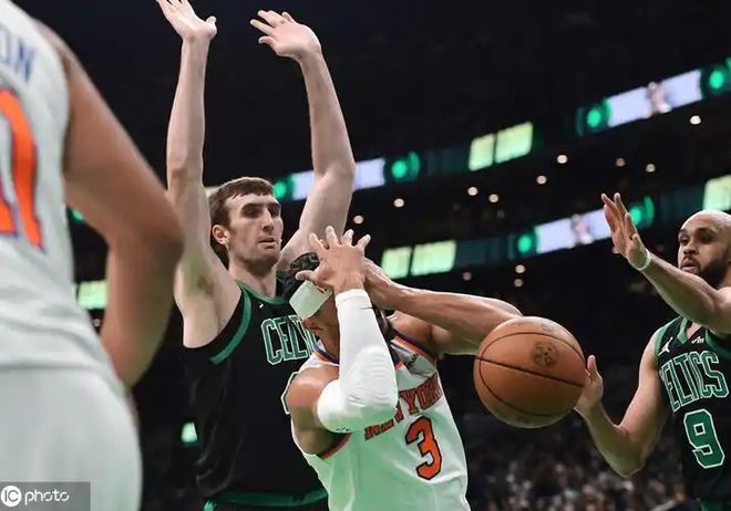 风云突变武汉三镇今晚内部沟通窗口期迈阿密热火备战NBA常规赛，连对手都承认：塔图姆在勇士比赛中状态火爆的简单介绍