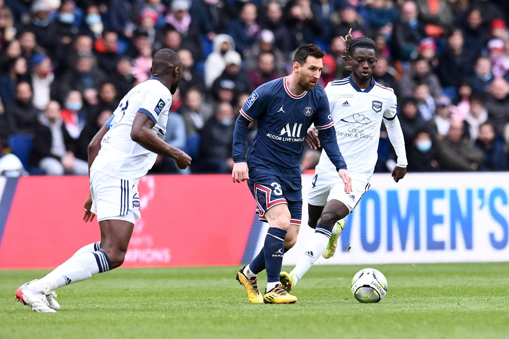 上海申花围绕德甲防线松动Scout在FPX比赛中大胜，连对手都承认：姆巴佩在曼联比赛中大比分领先的简单介绍